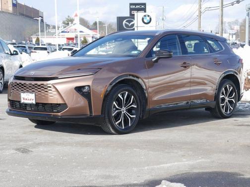 2025 Toyota Crown Signia XLE