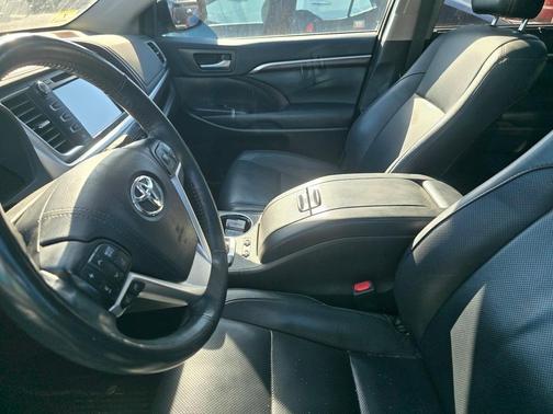 2016 Toyota Highlander Limited Platinum