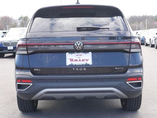 Deep Black Pearl Effect 2025 Volkswagen Taos 1.5T SEL