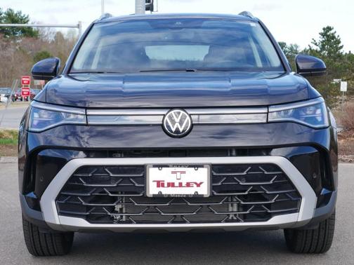 Deep Black Pearl Effect 2025 Volkswagen Taos 1.5T SEL