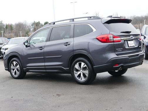 Magnetite Gray Metallic 2022 Subaru Ascent Premium 8-Passenger