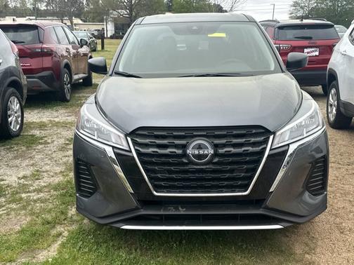 Gun Metallic 2025 Nissan Kicks Play S