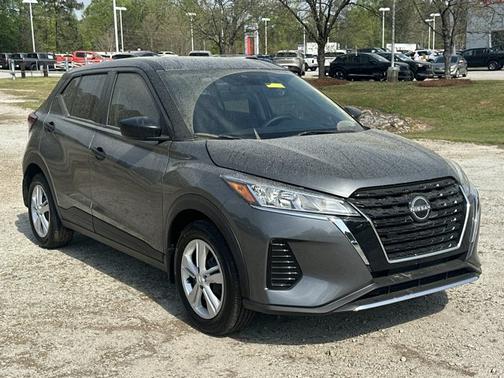 Gun Metallic 2025 Nissan Kicks Play S