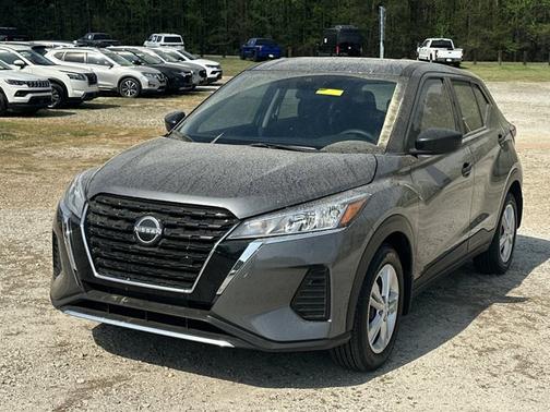 Gun Metallic 2025 Nissan Kicks Play S