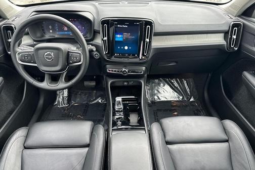 2025 Volvo XC40 B5 Plus Bright Theme
