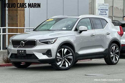 2025 Volvo XC40 B5 Plus Bright Theme