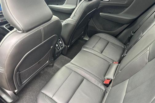 2025 Volvo XC40 B5 Plus Bright Theme