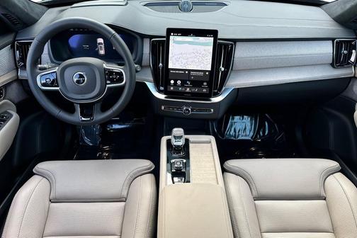 2025 Volvo XC90 Plug-In Hybrid T8 Ultra 6-Seater