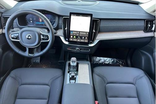 2025 Volvo XC90 Plug-In Hybrid T8 Plus 7-Seater