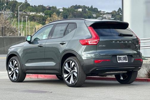 2026 Volvo XC40 Ultra, B5 AWD Gas (mild hybrid), Dark
