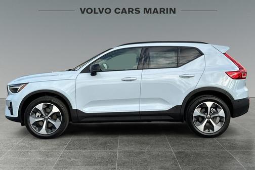 2026 Volvo XC40 B5 Plus