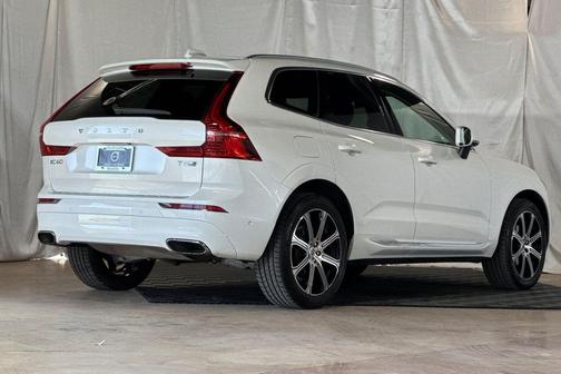 Crystal White Pearl 2019 Volvo XC60 T5 Inscription