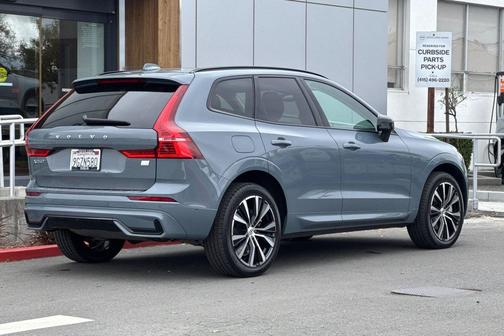 Thunder Grey Metallic 2023 Volvo XC60 Recharge Plug-In Hybrid T8 Plus Dark Theme