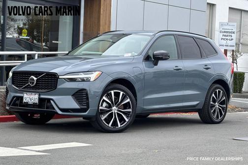Thunder Grey Metallic 2023 Volvo XC60 Recharge Plug-In Hybrid T8 Plus Dark Theme