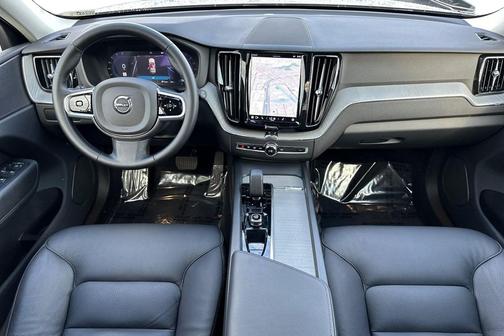 2025 Volvo XC60 B5 Plus