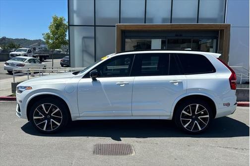 2023 Volvo XC90 Recharge Plug-In Hybrid T8 Plus Dark Theme 7-Seater