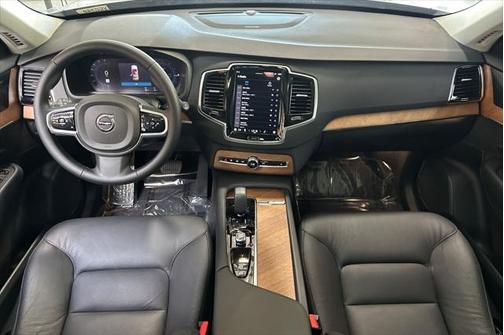 2023 Volvo XC90 Recharge Plug-In Hybrid T8 Plus Dark Theme 7-Seater
