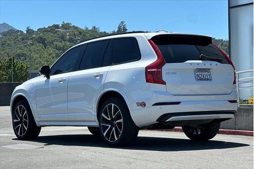 2023 Volvo XC90 Recharge Plug-In Hybrid T8 Plus Dark Theme 7-Seater
