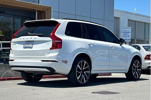 2023 Volvo XC90 Recharge Plug-In Hybrid T8 Plus Dark Theme 7-Seater
