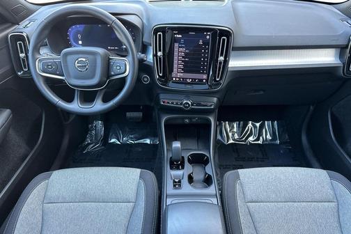 Onyx Black Metallic 2025 Volvo XC40 B5 Core Bright Theme