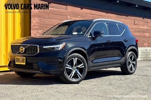 Onyx Black Metallic 2025 Volvo XC40 B5 Core Bright Theme