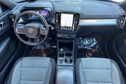 Onyx Black Metallic 2025 Volvo XC40 B5 Core Bright Theme