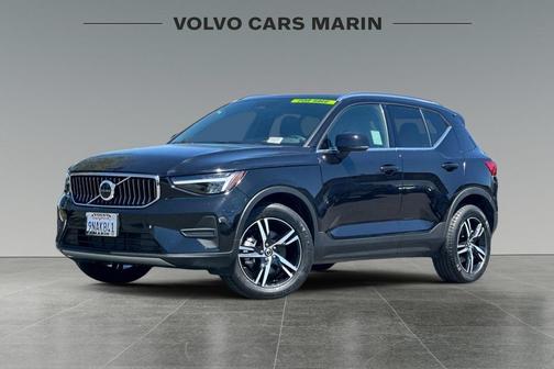 Onyx Black Metallic 2025 Volvo XC40 B5 Core Bright Theme
