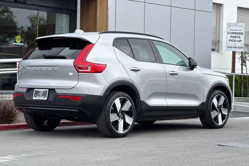 Silver Dawn Metallic 2023 Volvo XC40 Recharge Pure Electric Twin Ultimate