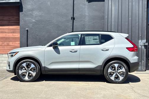 Vapour Grey Metallic 2026 Volvo XC40 Plus, B5 AWD Gas (mild hybrid), Dark