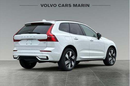 2025 Volvo XC60 Plug-In Hybrid T8 Plus