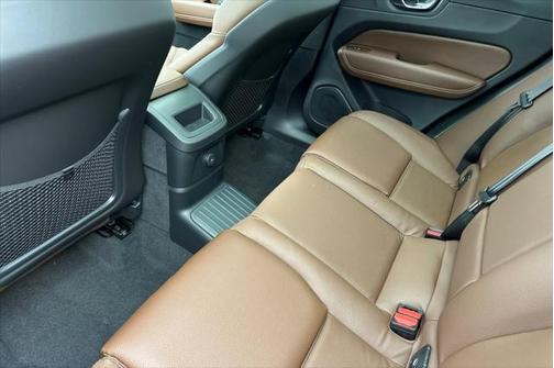 2025 Volvo XC60 Plug-In Hybrid T8 Plus