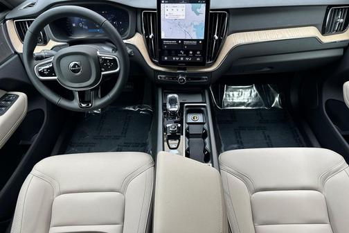 2026 Volvo XC60 B5 Plus