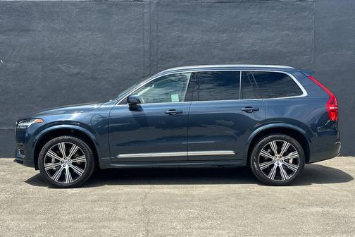 Denim Blue Metallic 2025 Volvo XC90 Plug-In Hybrid T8 Ultra 6-Seater
