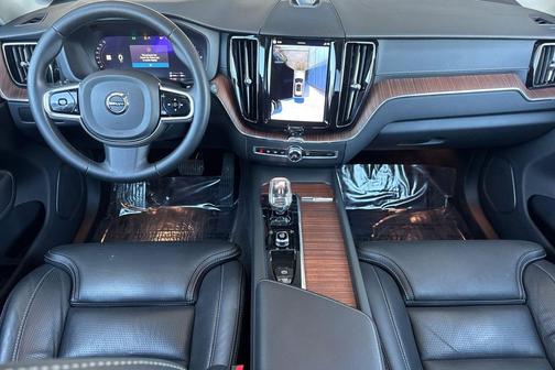 2023 Volvo XC60 Recharge Plug-In Hybrid T8 Ultimate Bright Theme