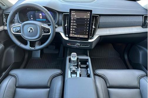 2025 Volvo XC90 B6 Ultra