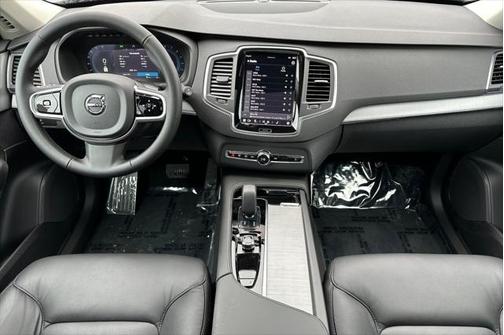 2025 Volvo XC90 B5 Core