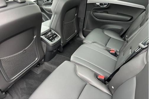 2025 Volvo XC90 B5 Core