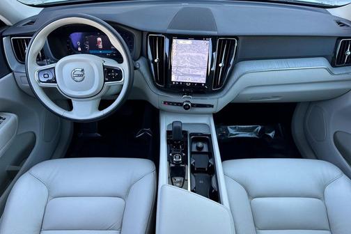 2023 Volvo XC60 B5 Plus Bright Theme