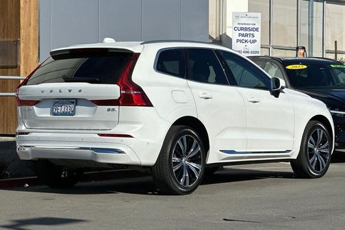 2023 Volvo XC60 B5 Plus Bright Theme