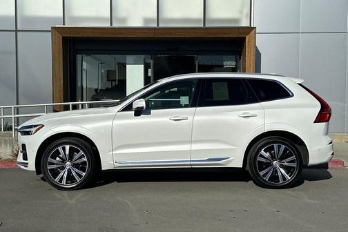 2023 Volvo XC60 B5 Plus Bright Theme