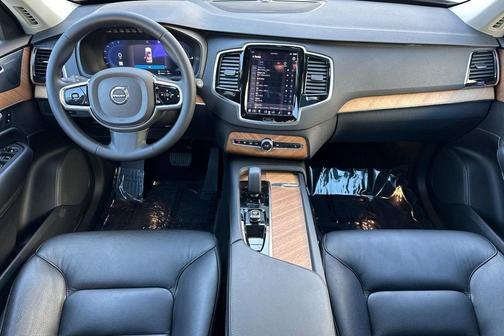 2023 Volvo XC90 Recharge Plug-In Hybrid T8 Plus Dark Theme 7-Seater