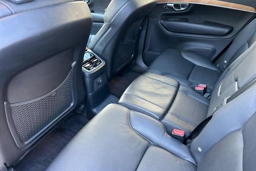 2023 Volvo XC90 Recharge Plug-In Hybrid T8 Plus Dark Theme 7-Seater