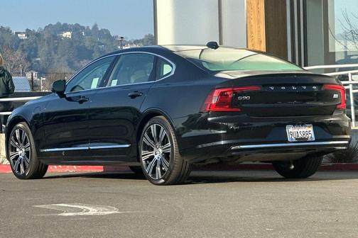 2024 Volvo S90 Recharge Plug-In Hybrid T8 Ultimate