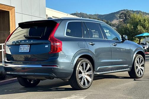 2024 Volvo XC90 Recharge Plug-In Hybrid T8 Ultimate Bright Theme 7-Seater