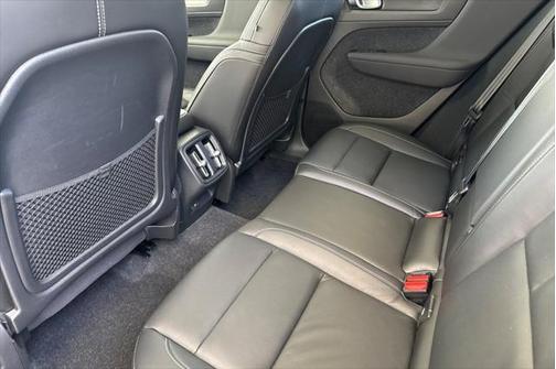2023 Volvo XC40 B5 Plus Dark Theme