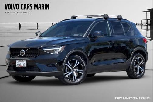 2023 Volvo XC40 B5 Plus Dark Theme