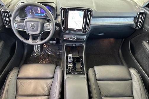 2023 Volvo XC40 B5 Plus Dark Theme