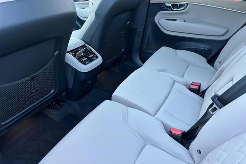 2026 Volvo XC90 Plus, B5 AWD Gas (mild hybrid), Gasoline, Bright, 7 Seats