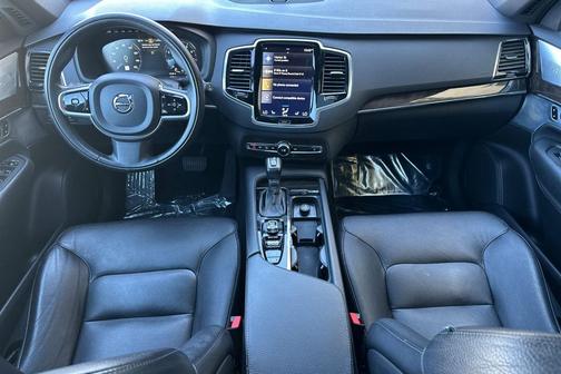 2018 Volvo XC90 T6 Momentum