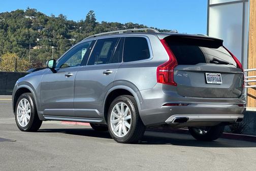 2018 Volvo XC90 T6 Momentum
